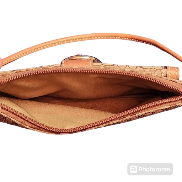 Coach wristlet - Picture 3 of 6